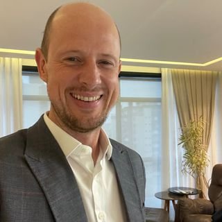 Dr. Jacson Hubner