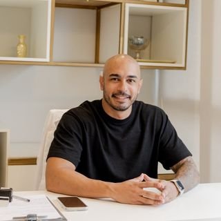 Dr. Lorenzo Mendonca