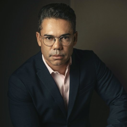 Dr. Emerson Soares