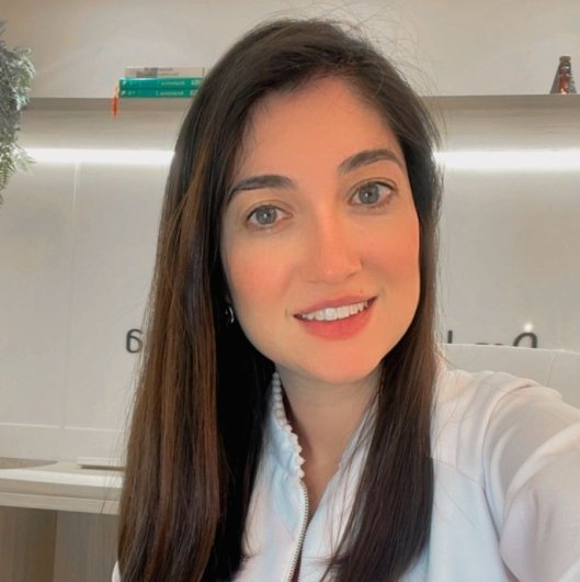 Dra. Lorena Martins Arakawa