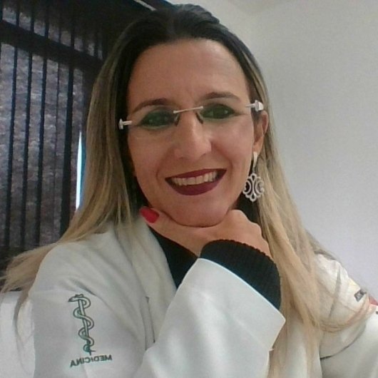 Dra. Fabiane Pera Almeida