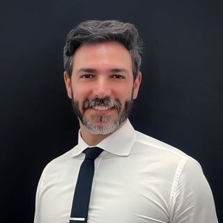Dr. Maicon Martins