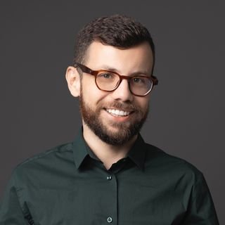 Dr. Matheus Svóboda Caruzo