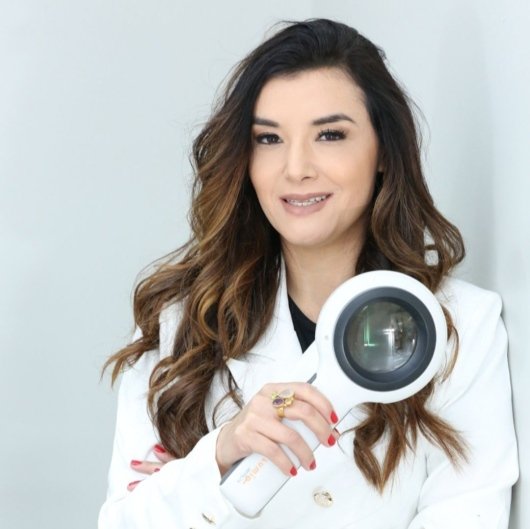 Dra. Claudia Taguti