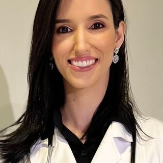 Dra. Lara Passos de Freitas