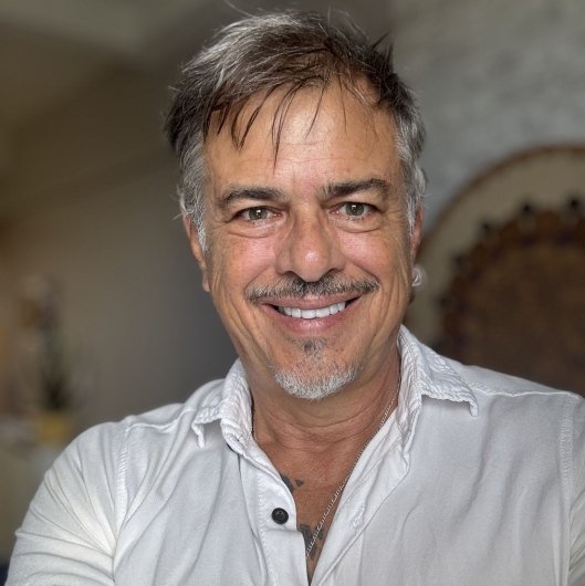 Dr. Carlos Peixoto