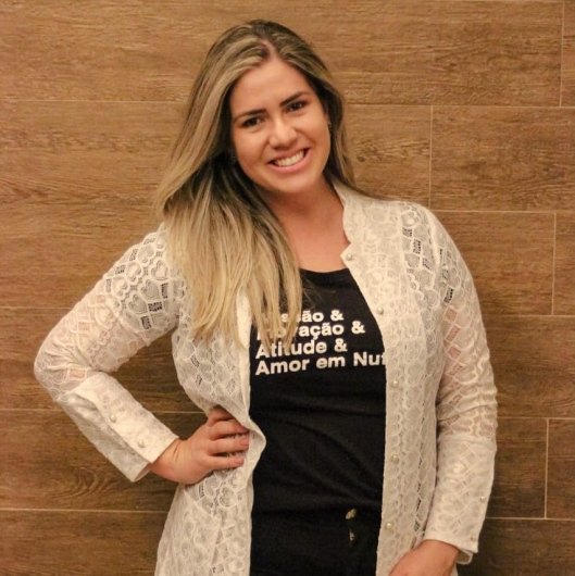 Dra. Larissa Menezes