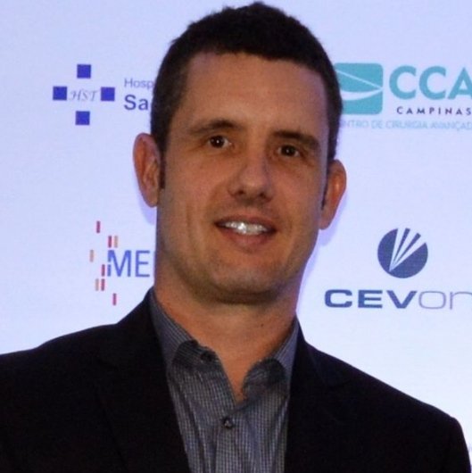 Dr. Gustavo Novaski