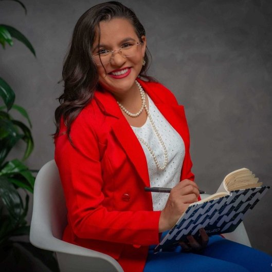 Dra. Regiane Simões