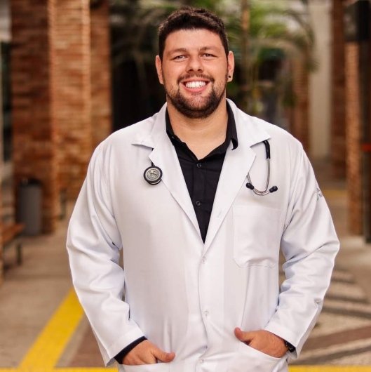 Dr. André Luís Massaro Simões