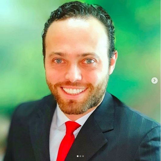 Dr. Gustavo Cruz