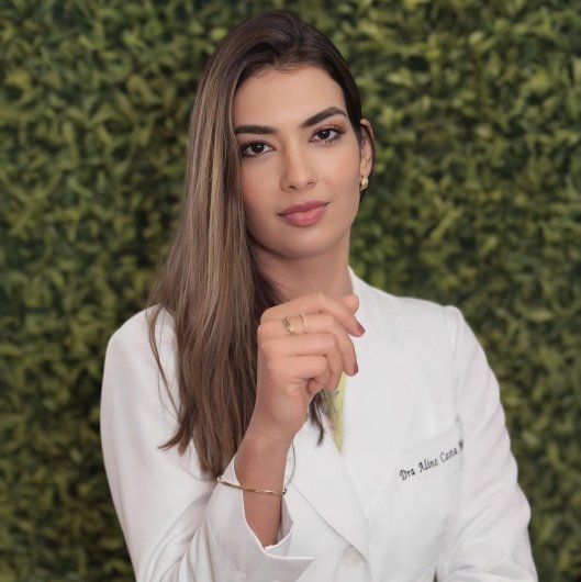 Dra. Aline Costa Menezes