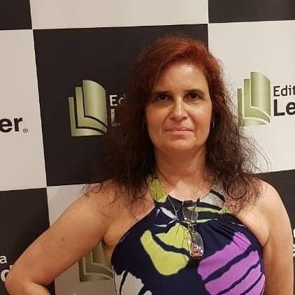 Dra. Andrea Bandeira