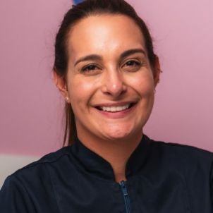 Dra. Camila Christine Moraes .