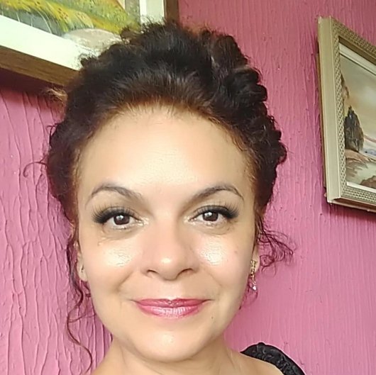 Dra. Helaine Cláudia Costa Soares