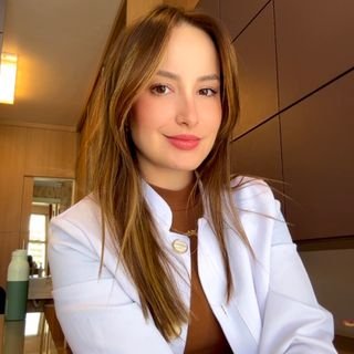 Dra. Júlia Marques Vieira