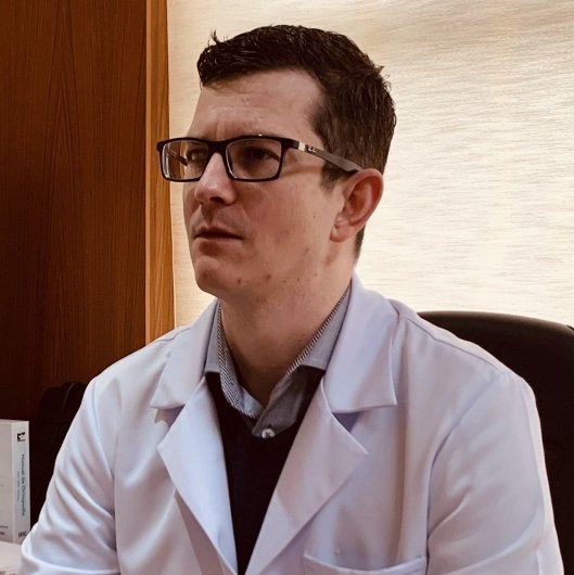 Dr. Vinícius Perius