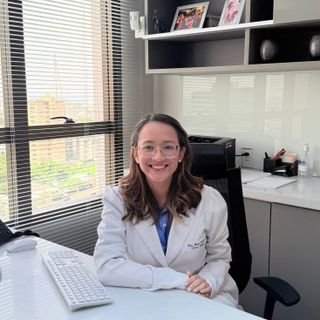 Dra. Anne Caroline Da Silva Menezes