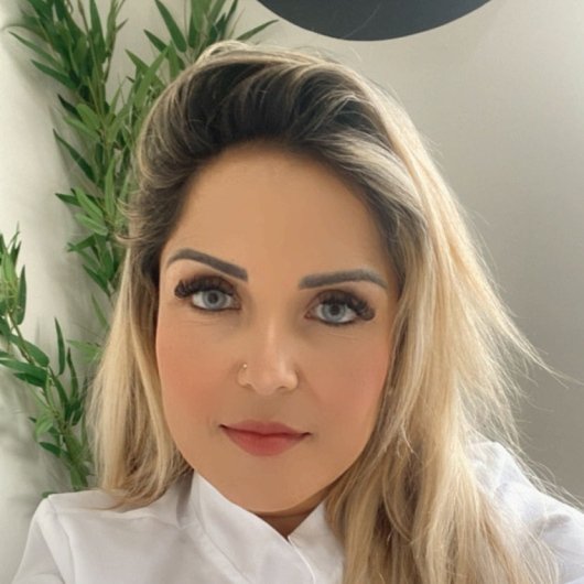 Dra. Camila Correa Dornelles