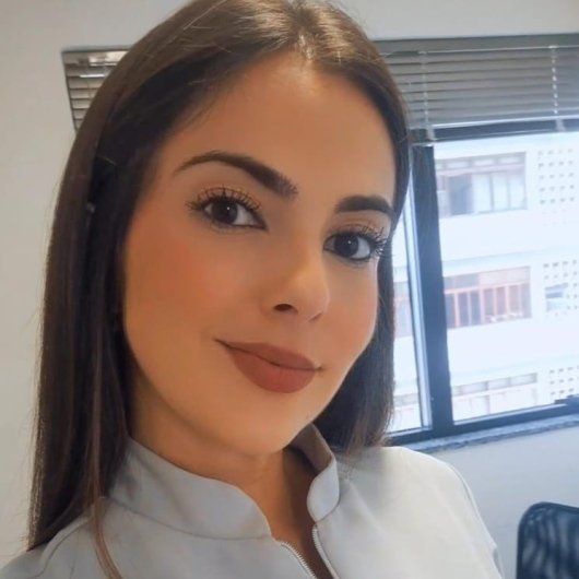 Prof. Lívia Laís