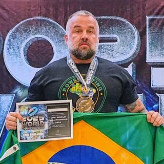 Dr. Adriano Leite Costa