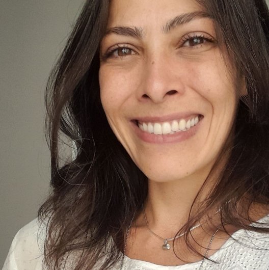 Dra. Alanna Ajzental e Camargo