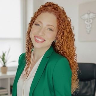 Dra. Larissa Navega