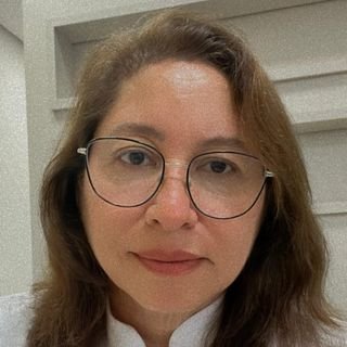 Dra. Eveny Cristine Luna de Oliveira