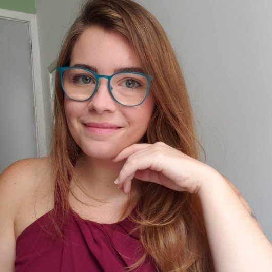 Dra. Flávia Gombar