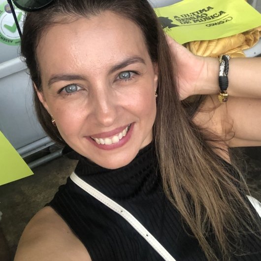 Dra. Cinthia Torres Leite