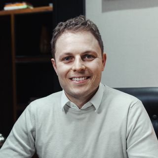 Dr. Mauricio Carrion