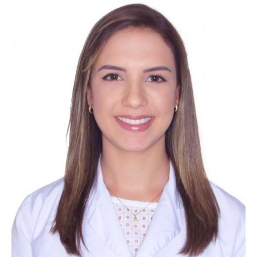Dra. Aline Barros Torres de Oliveira