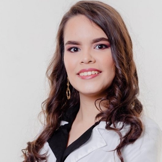 Dra. Larissa Medeiros