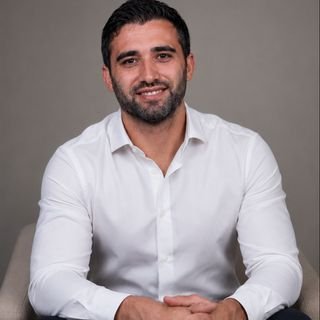 Dr. Rodrigo Navarro
