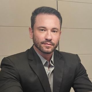 Dr. Leandro Manhaes Gomes