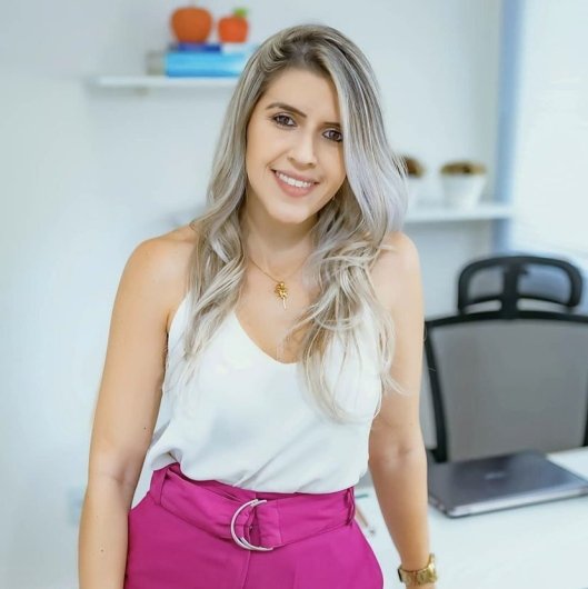 Dra. Fernanda de Almeida Teixeira