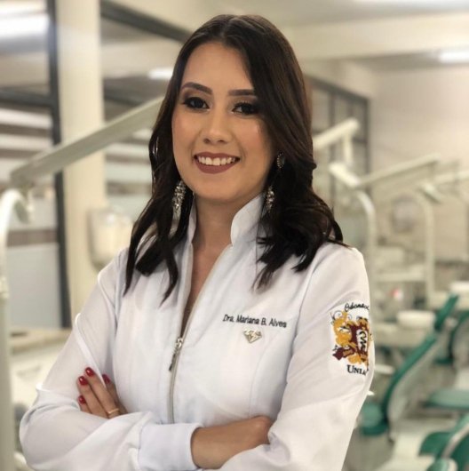 Dra. Mariana Bento alves