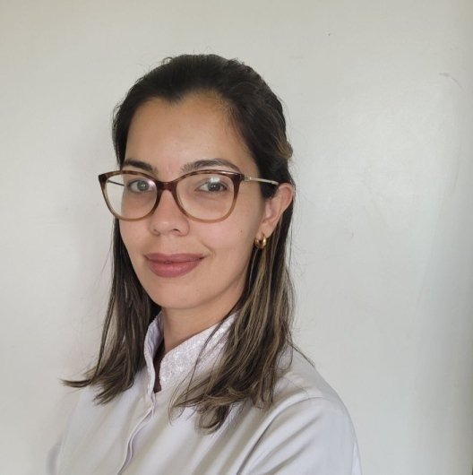 Dra. Ana Carolina de Oliveira Lopes