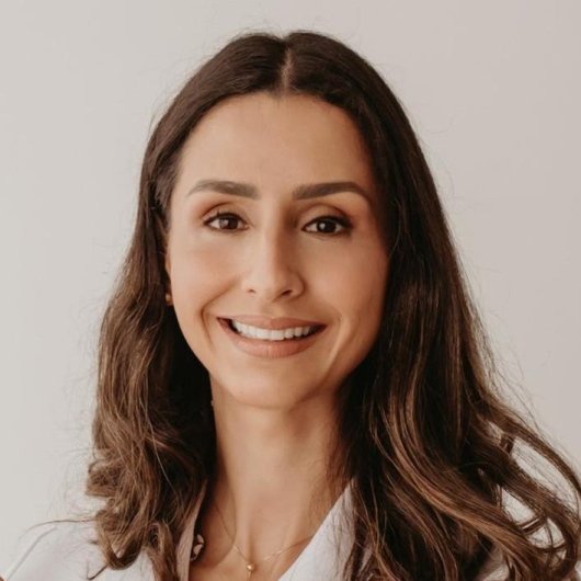 Dra. Glaucia Alves de Carvalho