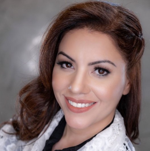 Dra. Adriana Guimarães de Farias