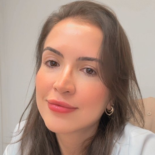 Dra. Camila Caetano de Paula Miranda Valladares