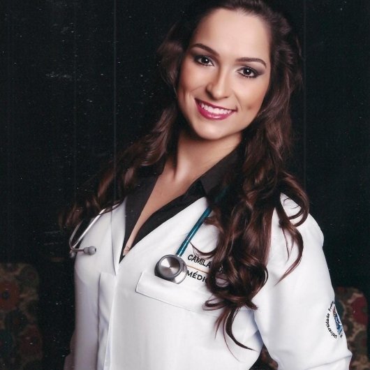 Dra. Camila Leal