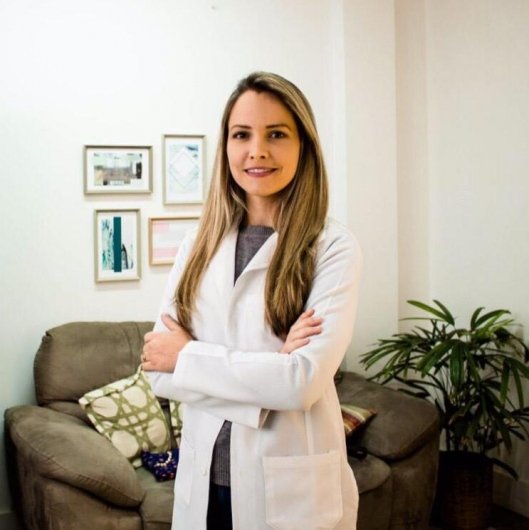 Dra. Camila Nunes