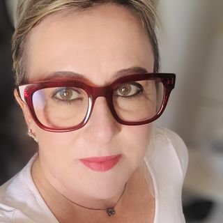 Dra. Ana Cássia Facure De Vito