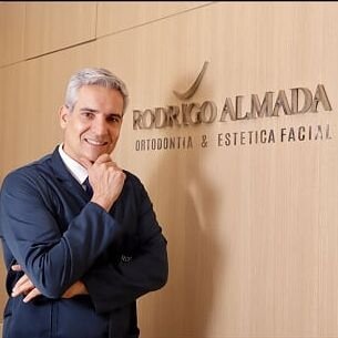 Dr. Rodrigo Almada