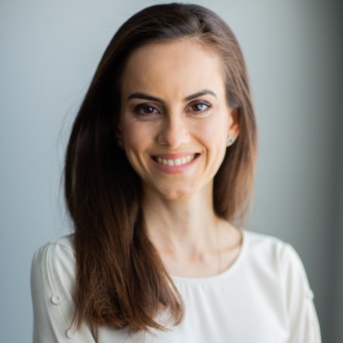 Dra. Fernanda Salles Reis