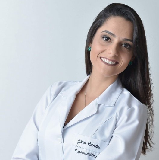 Júlia Cunha