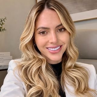 Dra. Scarlett Alves