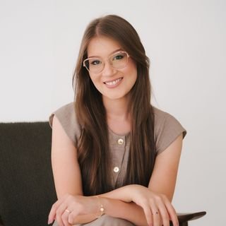 Dra. Amanda Sato