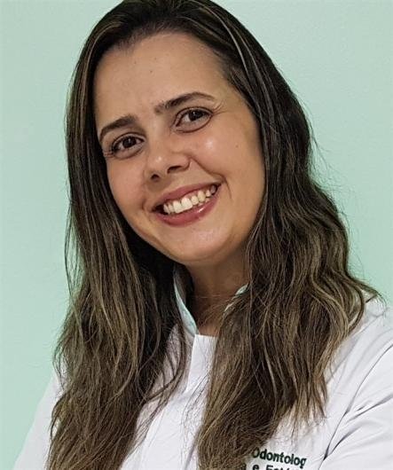 Dra. Bruna Araujo